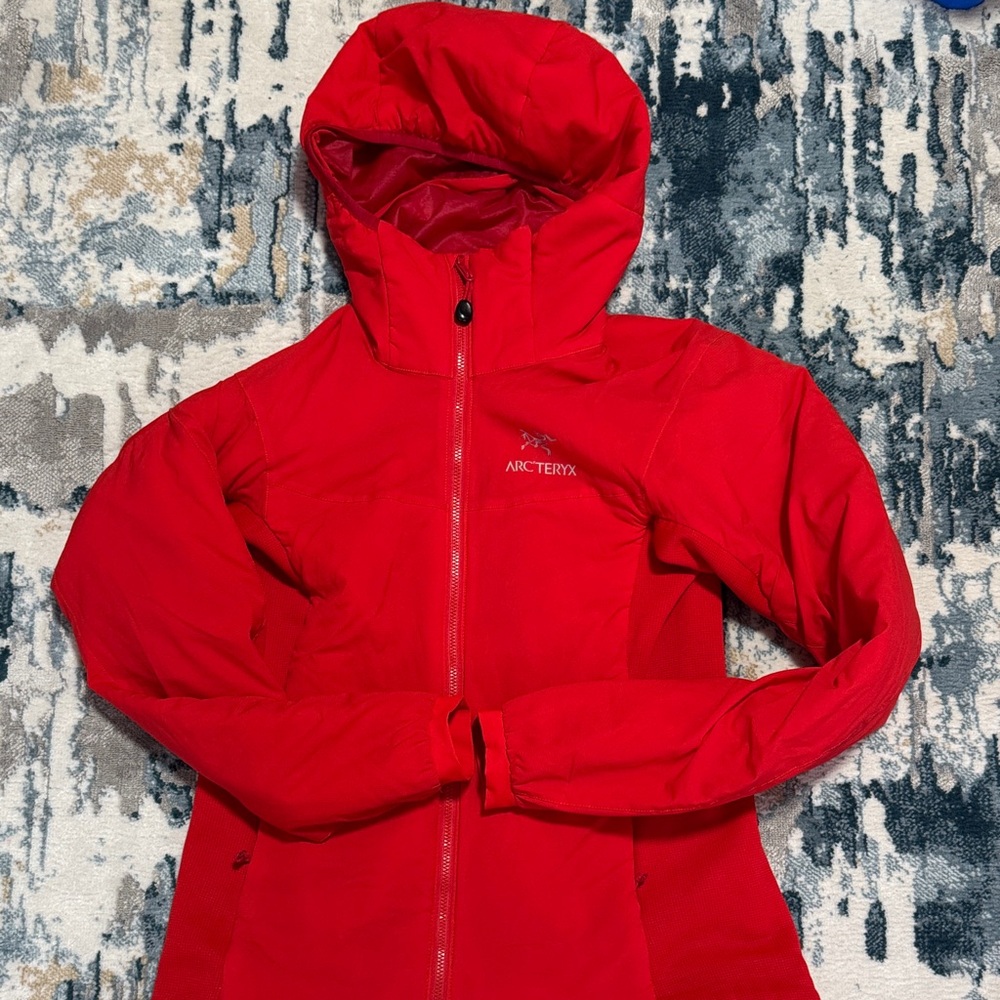 Arc'teryx Women's Atom Hoody - Vibrant Red